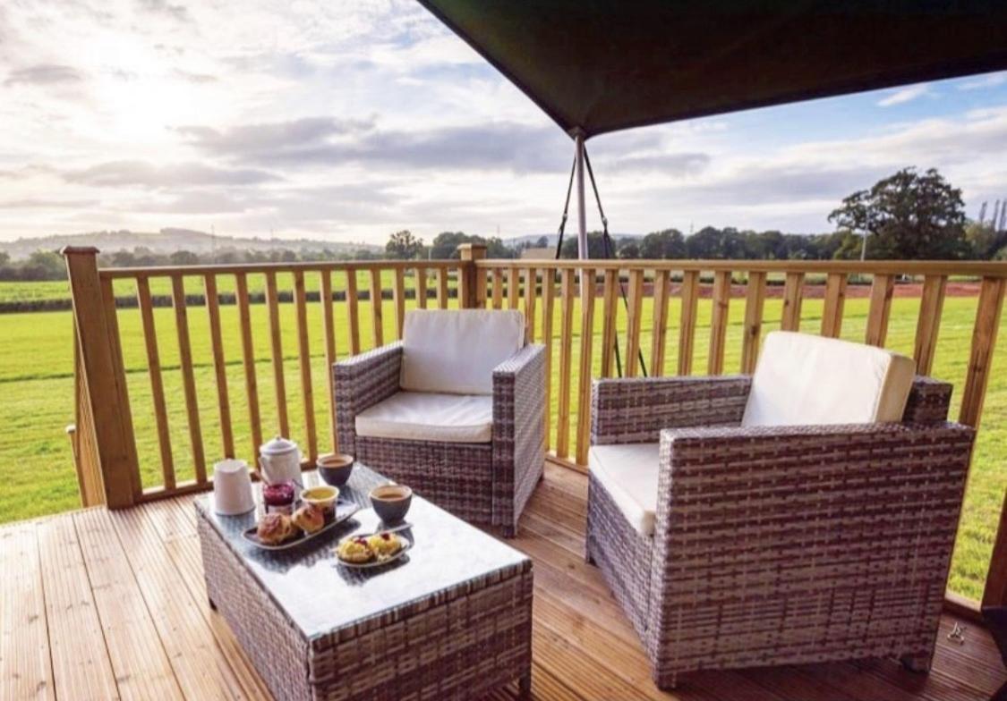 Midleydown Luxury Glamping Hotel Exeter Buitenkant foto